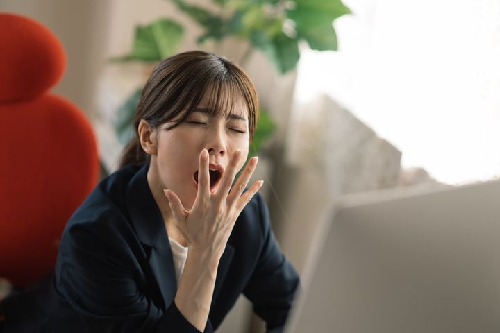 暖かい場所に移動すると眠くなる原因は？（画像はイメージ）