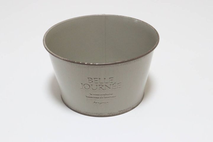 ダイソーのフレンチ風アイアンポット（浅型）のパッケージ