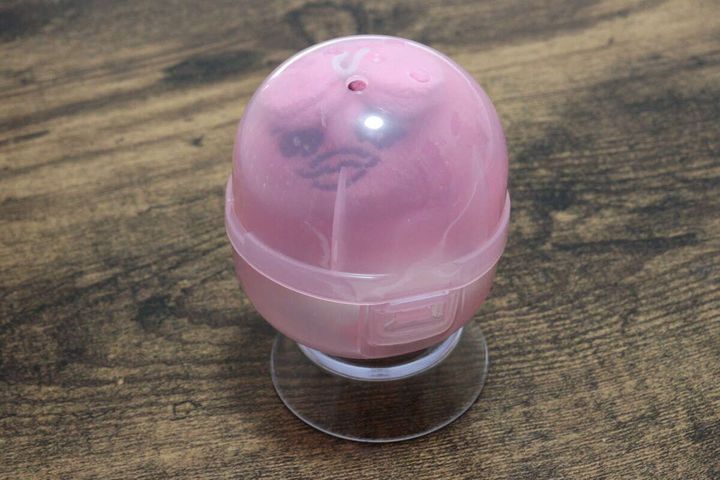 ダイソーの球体用台座はカプセルトイが転がらない