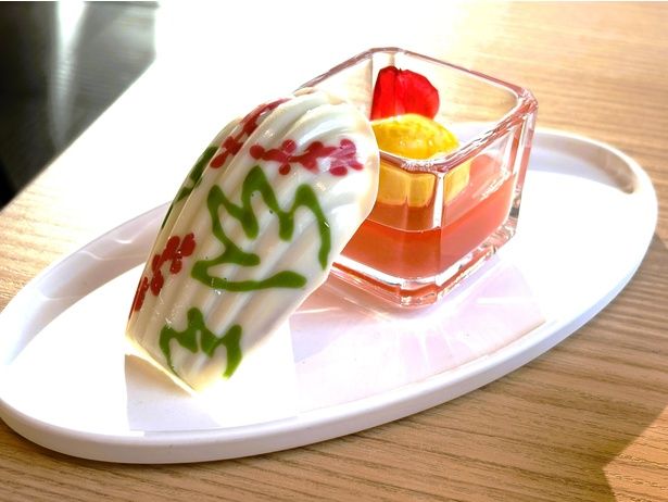 「イエローローズムース」と「ローズベリーマドレーヌ」