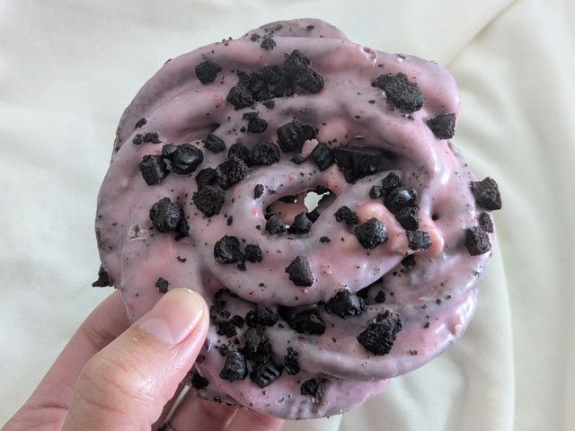 ピンクなブラックサンダー クッキードーナツ（いちご）