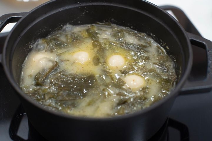 団子を煮て仕上げる