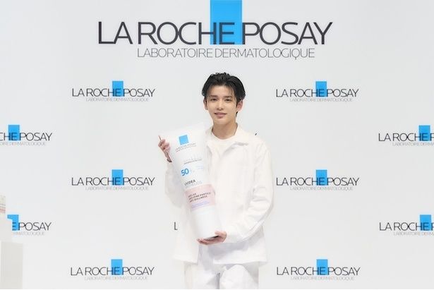 「ラ ロッシュ ポゼ」トーンアップUV アンバサダー就任発表会に登壇したなにわ男子・長尾謙杜さん
