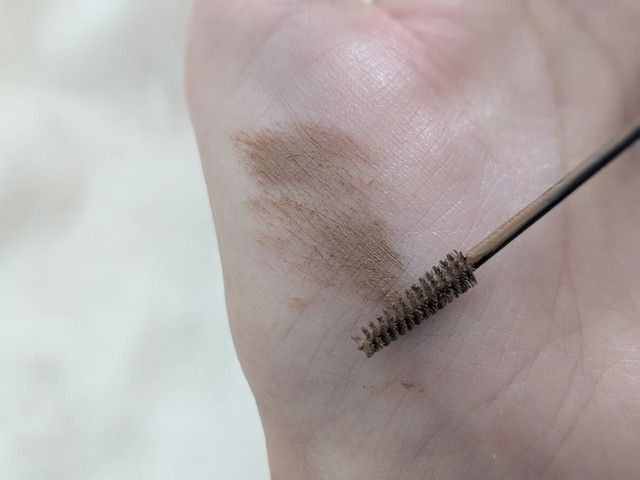 セザンヌ 極細アイブロウマスカラ C6 ナチュラルブラウン スウォッチ