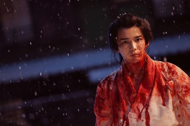 【写真を見る】長尾謙杜演じる、美談として語り継がれる仇討ちを成し遂げた菊之助 [c]2026「木挽町のあだ討ち」製作委員会 [c]2023 永井紗耶子／新潮社