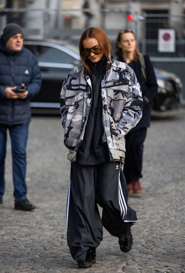 カモフラ柄はアディダスのパンツと好相性。