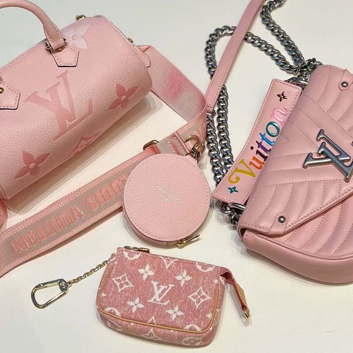 ルイ・ヴィトンのバッグとバッグチャーム