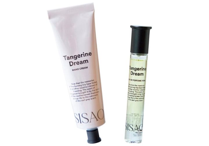 右_持ち運びに便利な10ｍLサイズ（₩39,000）。左_ハンドクリーム（₩28,000）。