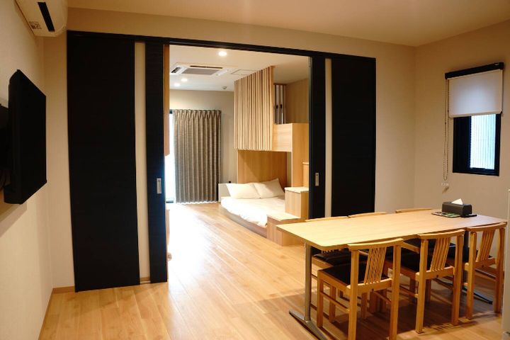 寝室エリアとダイニングエリア／Photo：Airbnb