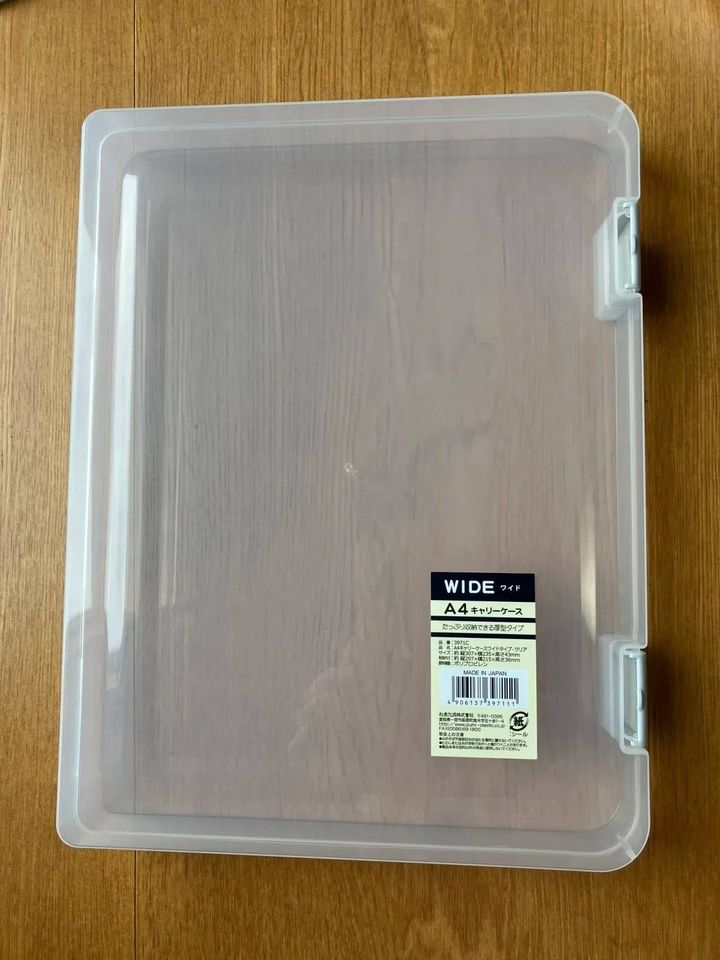Seria(セリア)：A4キャリーケースワイドタイプ・クリア