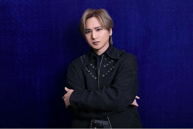 【写真を見る】「ヒゲが似合ってうらやましい」とダンディな役への憧れを語った堂本光一 撮影/杉映貴子 ヘアメイク/odaira maki (hair make apple) スタイリスト/渡邊奈