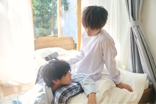 『「修学旅行で仲良くないグループに入りました」ドラマ公式ビジュアルブック』 撮り下ろしカット （C）KADOKAWA／写真：Kaoru Yasuba