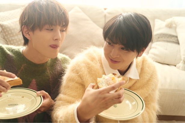 『「修学旅行で仲良くないグループに入りました」ドラマ公式ビジュアルブック』 撮り下ろしカット （C）KADOKAWA／写真：Kaoru Yasuba