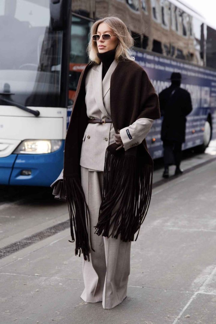 画像: 春へと繋がる明るいベージュセットアップを軸にする