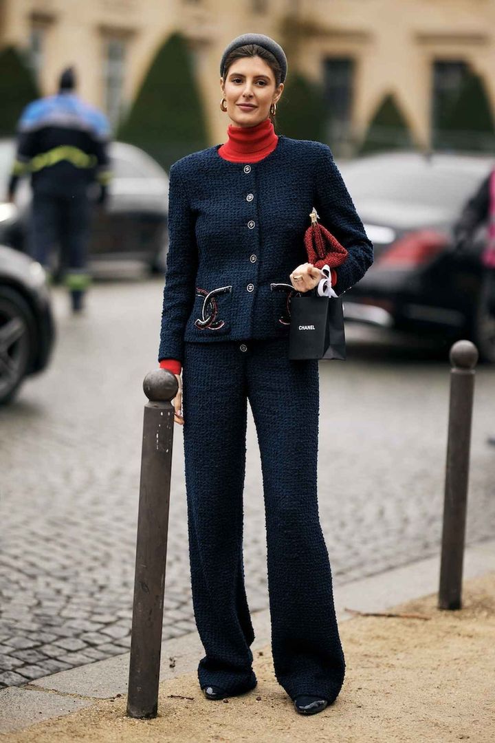 画像: エレガントなネイビーに大胆な赤を差す