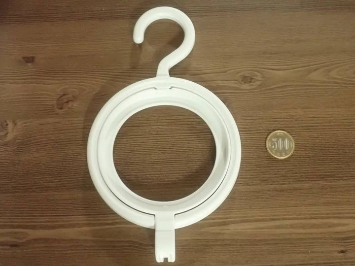 DAISO(ダイソー)：帽子ハンガー