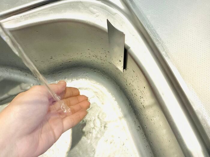 【セリア】超シンプルな『銀のプレート』が大正解！まさかの使い道に「その手があったか…」キッチンで活躍♪