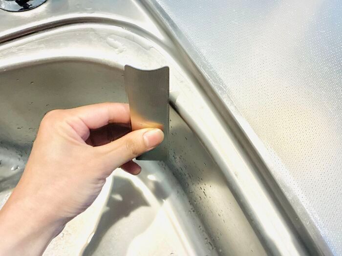 【セリア】超シンプルな『銀のプレート』が大正解！まさかの使い道に「その手があったか…」キッチンで活躍♪