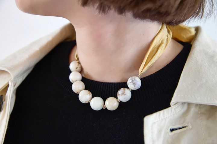 天然石とシルクコードを組み合わせたかぐれのネックレス