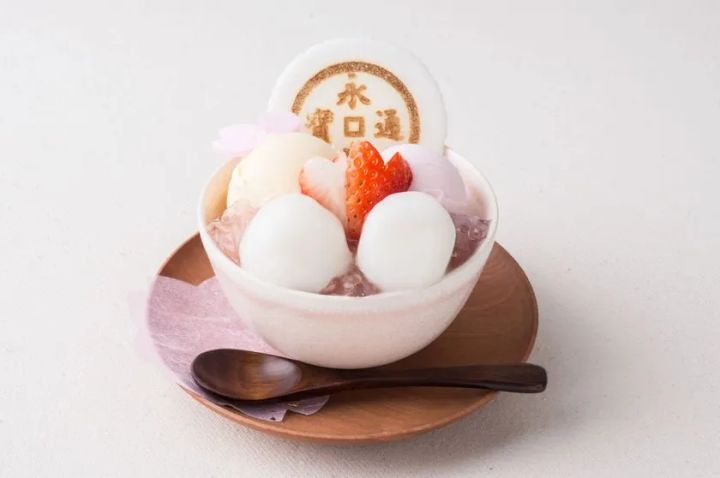 楽・桜かほるパフェの全体イメージ