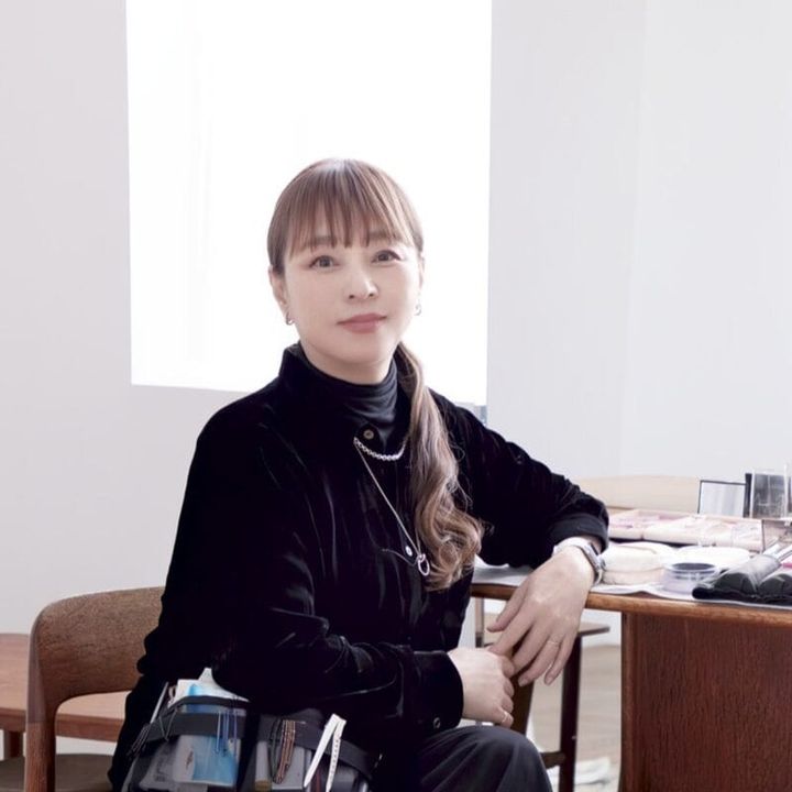 中野明海さん ヘア＆メイクアップアーティスト。幅広い知識と豊かな経験で、俳優、アーティストから支持される。その優れた才能をいかし、化粧品や美容ツールの開発・監修なども手がける。