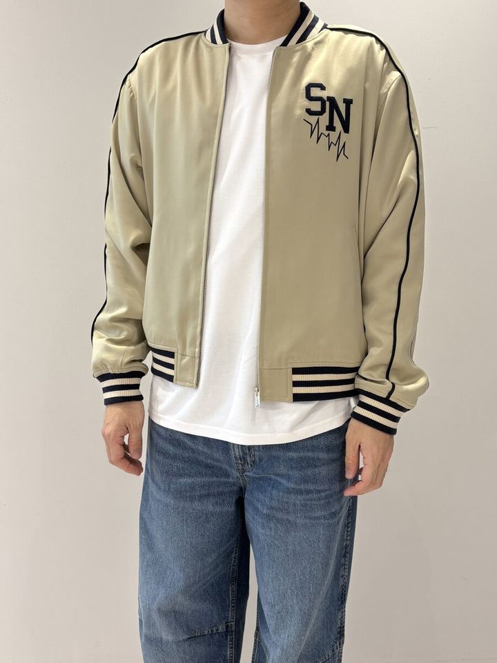 GU×UNDERCOVER サテンリブブルゾン 試着