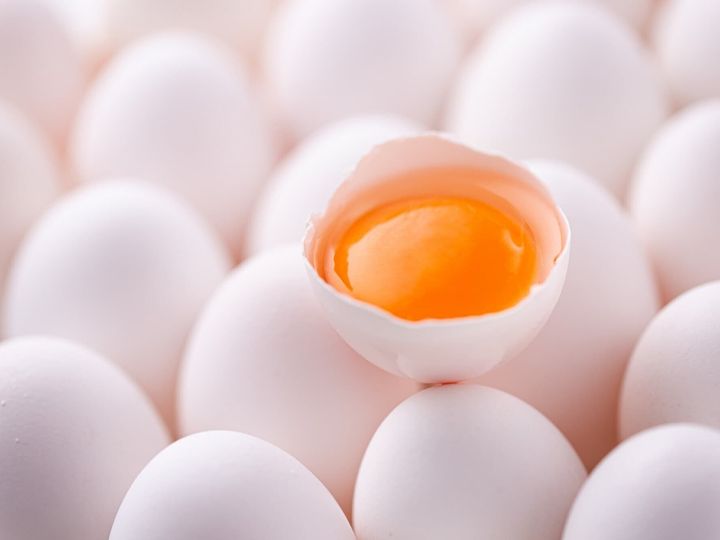 【大学教授が解説】「卵の黄身はコレステロールが多く、体に悪い」と思っていませんか？ 卵の黄身を本当に避けるべきなのか、専門的な知見をもとに、黄身の栄養や健康への影響について解説します。（※画像：amanaimages）