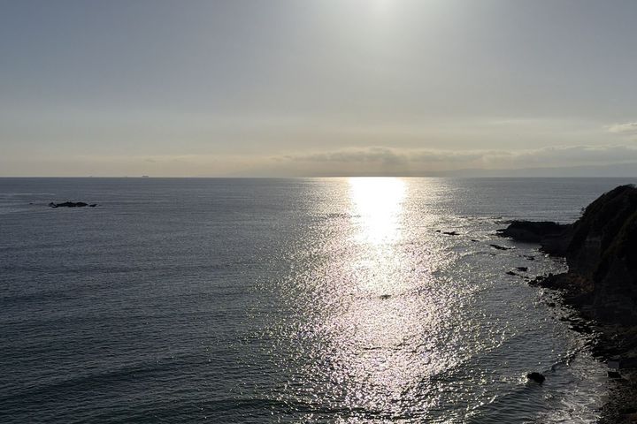 陽光にきらめく相模湾。いつまでも見ていたい、見飽きることのない風景。