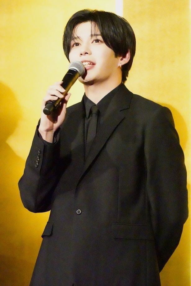 【写真を見る】ヒロイン発言も？仇討ちを遂げる菊之助を演じた長尾謙杜、シックなブラックコーデで登場