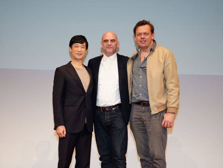 サイモン・スティーヴンスさん、堺雅人さん、ショーン・ホームズさん