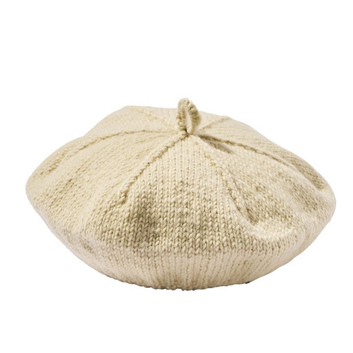 プラスするだけであったかくおしゃれになるニット小物たち