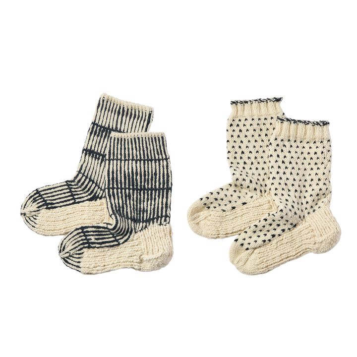 プラスするだけであったかくおしゃれになるニット小物たち