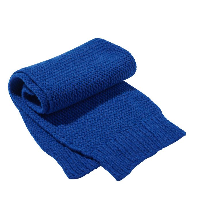 プラスするだけであったかくおしゃれになるニット小物たち