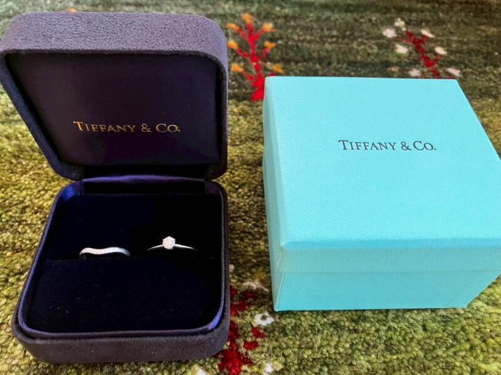 重ね付けできるようなデザインの指輪が……