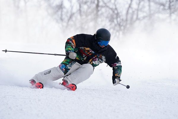 スキーブランド「phenix」、2026-27年の新作特別モデル「FUBUKI(𪞵)」発表！