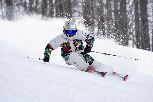 スキーブランド「phenix」、2026-27年の新作特別モデル「FUBUKI(𪞵)」発表！