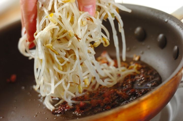 モヤシとベーコンの和え物の作り方3