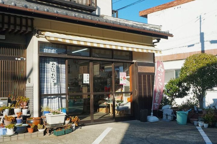 住宅街の一角に店舗を構える「盛華堂」