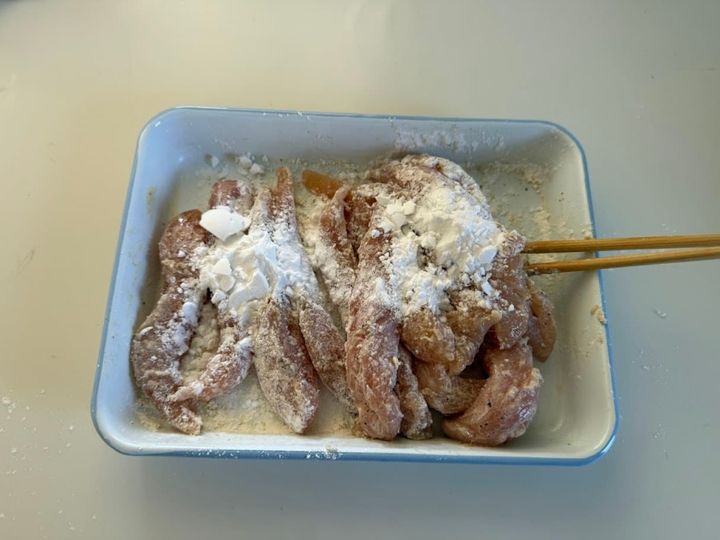 片栗粉をまぶす