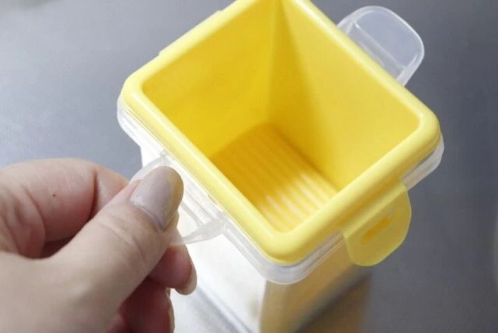 ダイソーのレンジで簡単だし巻きたまごの押し型