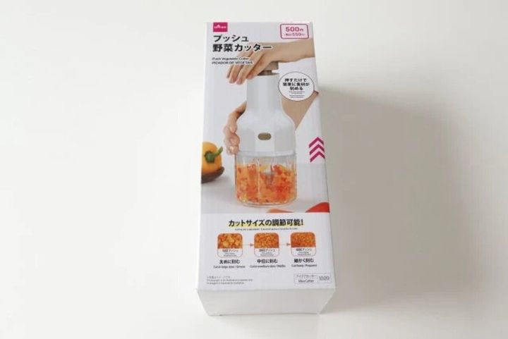 ダイソーのプッシュ野菜カッターのパッケージ