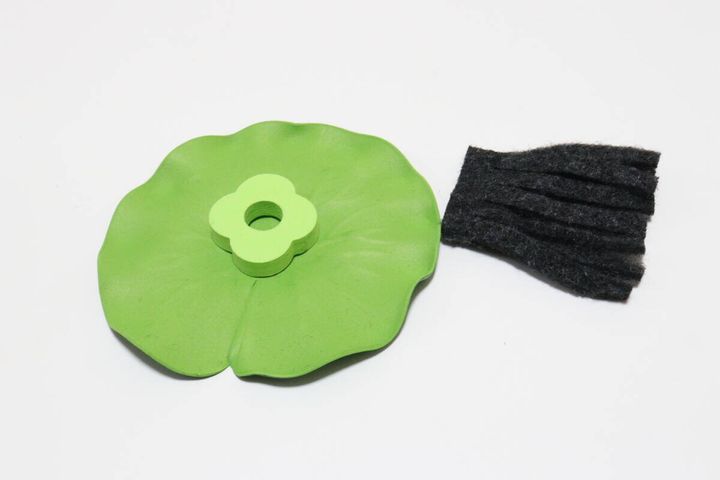 ダイソーの水槽用 浮き草の裏側の浮き