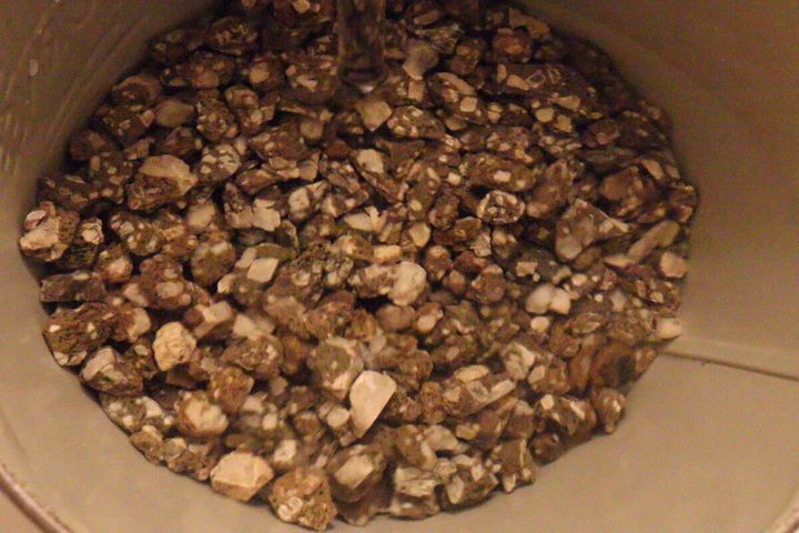 ダイソーの麦飯石はミネラル豊富な天然鉱物