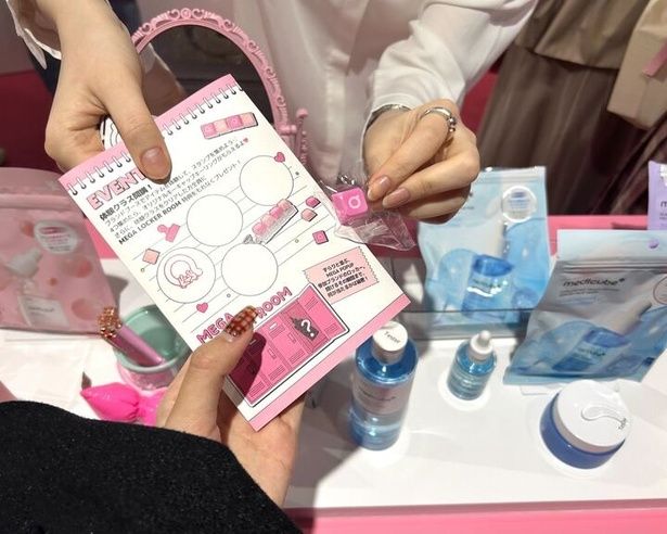 各ブランドのブースでアイテムを体験して、スタンプを集めよう！