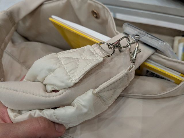 バッグのナスカン付きひも