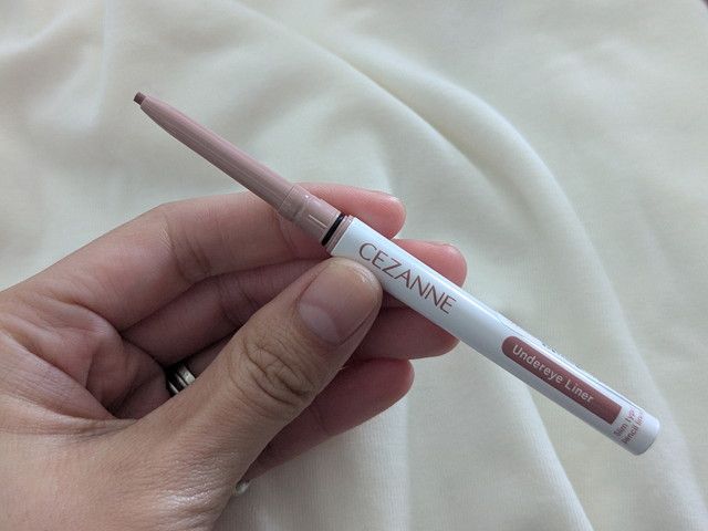 セザンヌ アンダーアイライナー 01 影色ピンク 商品