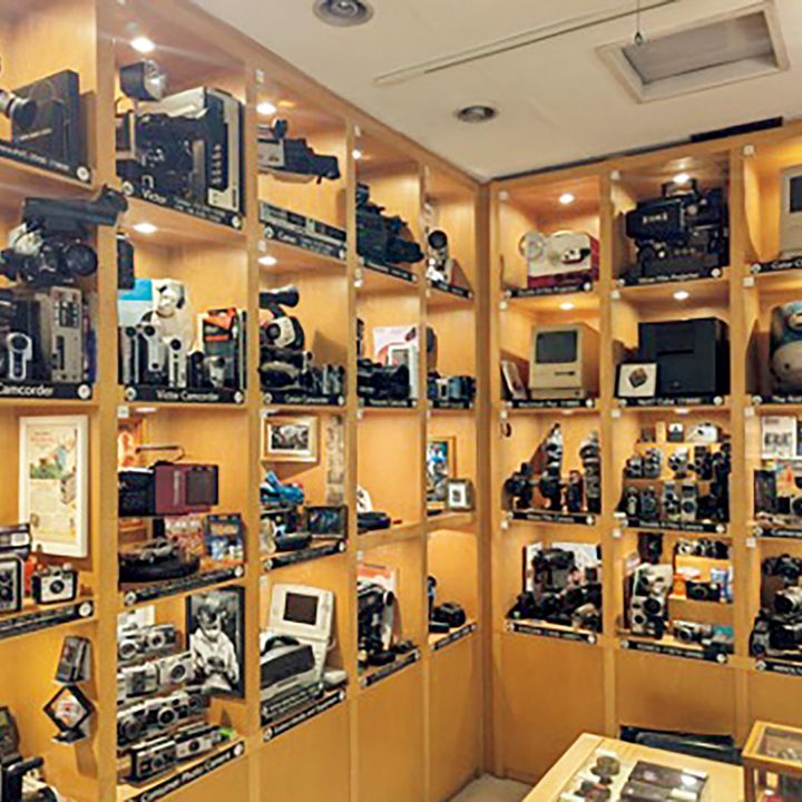 神田〈絶滅メディア博物館〉内観