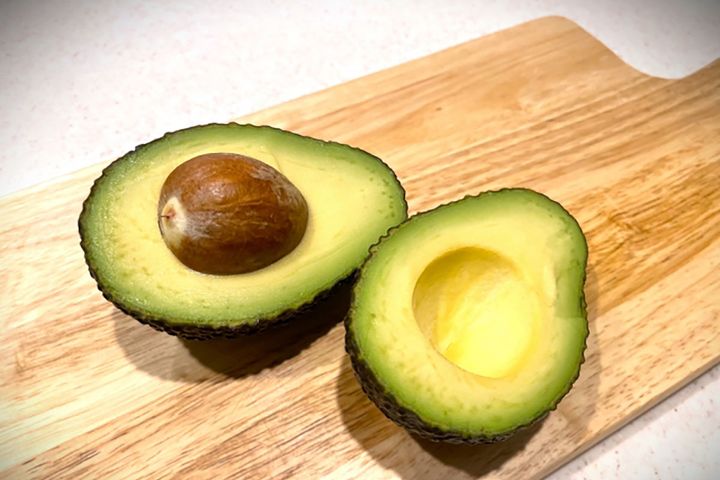 アボカドには、体内で合成できない必須脂肪酸が多く含まれています。