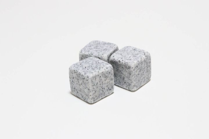 ダイソーの溶けない氷のストーンアイスキューブ
