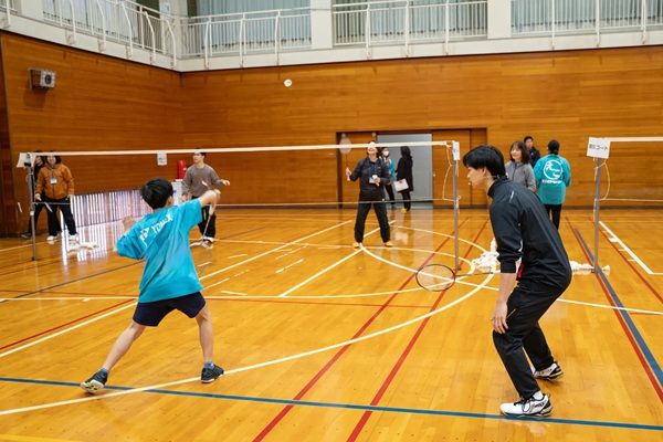 【熊本県宇城市】DOWAエコシステムがバドミントン教室を開催！渡辺勇大選手と嘉村健士コーチが登場